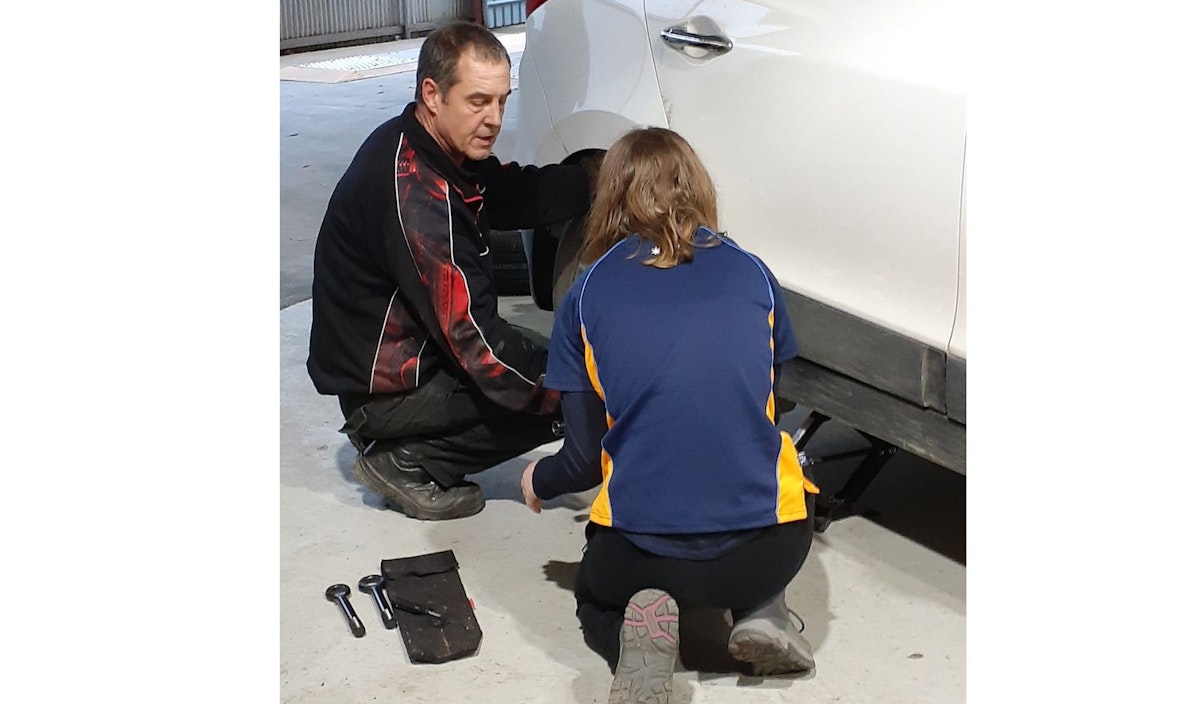 Murray Bridge Girl Guides learning how to use a jack.